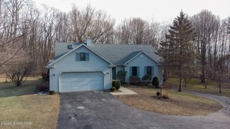 32 Manor Dr, Glenmont, NY 12077