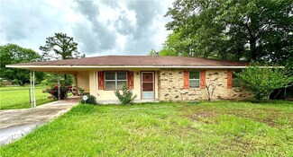 624 Azalea Ln, Marksville, LA 71351