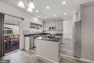 16476 Plumage Eagle St, Woodbridge, VA 22191