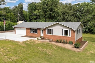 180 Pinehill Ln, Harrisburg, IL 62946