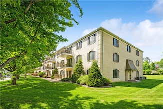 2135 1st Ave SE Unit 215, Cedar Rapids, IA 52402