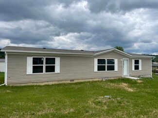 14 Robert St, Carrollton, KY 41008