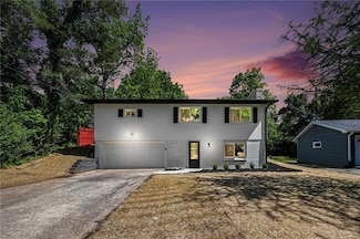 1040 NW South Shore Dr, Kansas City, MO 64151