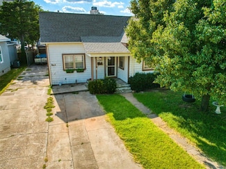 1118 S Barker Ave, El Reno, OK 73036