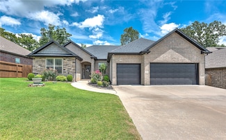 1208 Hickory St, Cave Springs, AR 72718