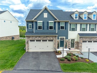 7005 Augusta Ln, Jeannette, PA 15644