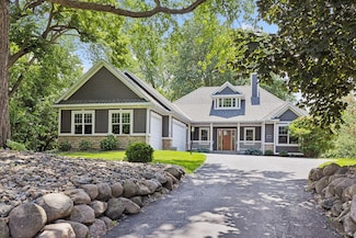 974 County Road C E, Saint Paul, MN 55109