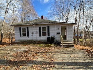 12 Crescent St, Milo, ME 04463