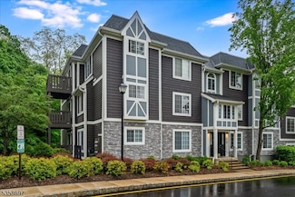 83 Village Dr, Morristown, NJ 07960