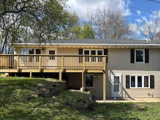 W9334 Bluff Ln, Cambridge, WI 53523