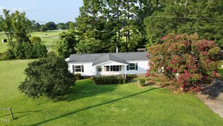 717 Uzzles Pond Rd, Smithfield, NC 27577