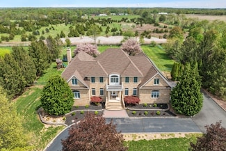 12 Horseshoe Dr, Hillsborough, NJ 08844