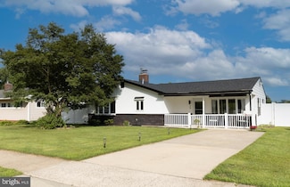 26 Thimbleberry Ln, Levittown, PA 19054