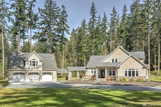695 Twin View Dr, Greenbank, WA 98253
