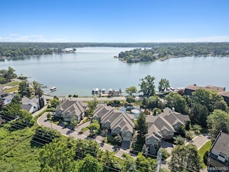 3782 Pine Lake Knoll Dr, West Bloomfield, MI 48324
