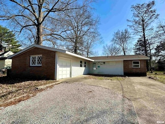 903 W Freeman St, Carbondale, IL 62901