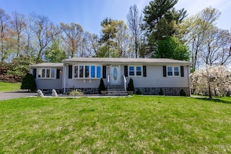 9 Oran Cir, Peabody, MA 01960