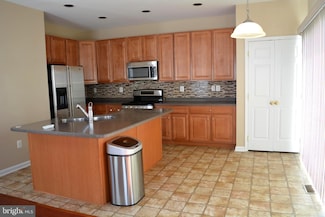 155 Penns Manor Dr, Kennett Square, PA 19348