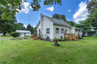 62 Charles St, Dresden, NY 14441
