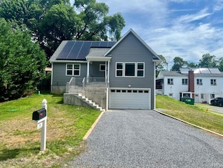 56 Hill St E, Wading River, NY 11792