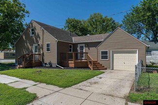 402 402 Monroe Ave, North Mankato, MN 56003