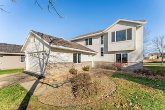 9324 Goodrich Dr, Monticello, MN 55362