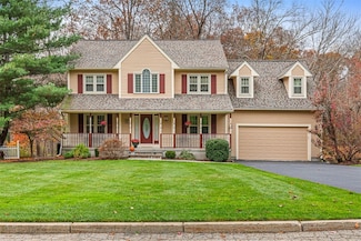 11 Southbury Rd, Cumberland, RI 02864