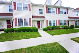 59 Stratford Green Unit 59, Farmingdale, NY 11735