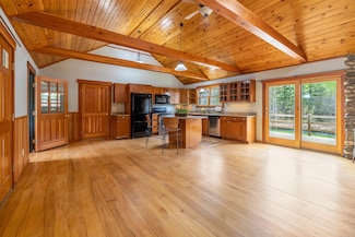 49 Vt Rt 12, Pomfret, VT 05053