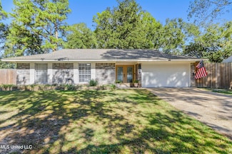 1214 Lancelot Ln, Ocean Springs, MS 39564