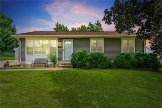 1637 Elaine Dr NW, Cedar Rapids, IA 52405