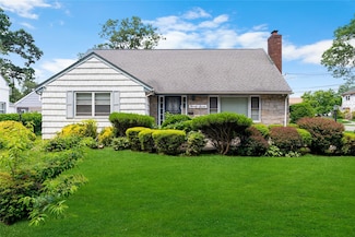 97 Dietz St, Hempstead, NY 11550