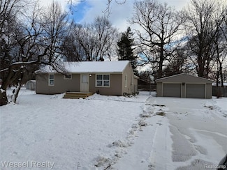 3173 Coin St, Burton, MI 48519