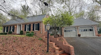 131 Hillside Dr NE, Abingdon, VA 24210