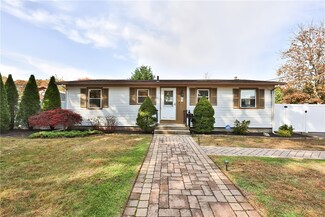 33 Morse Ave, Warwick, RI 02886