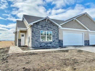 493 Bella Vista Ct, Huxley, IA 50124