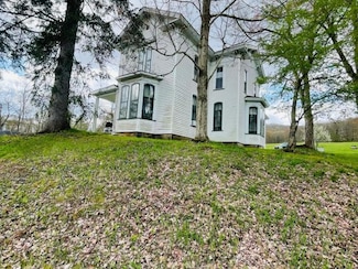 56 Apple Ln, Irvine, PA 16329