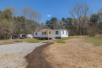 88 Branch Rd, Brodnax, VA 23920