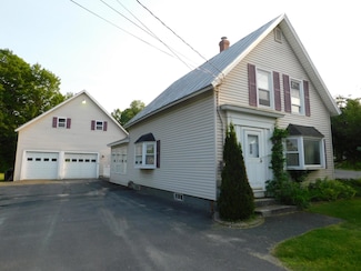 27 Main St, Norridgewock, ME 04957