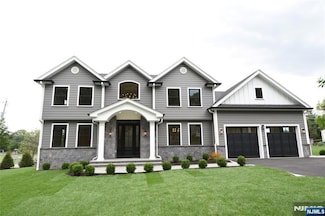 10 Vervalen St, Norwood, NJ 07648