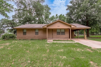 107 Town And Country Dr, Huntsville, TX 77320