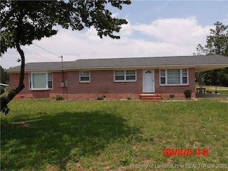 301 W Vinson Ave, Autryville, NC 28318