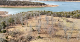 7301 E Harbor Dr, Lead Hill, AR 72644
