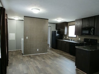 17324 Oak Gove St Unit 300, Brownstown Township, MI 48174