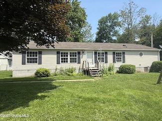 4 Cedar St, Hadley, NY 12835