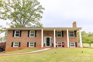 1352 W Cherokee St, Blacksburg, SC 29702