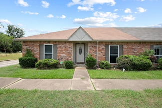 31 W Townhouse Ln Unit 20, Grand Prairie, TX 75052