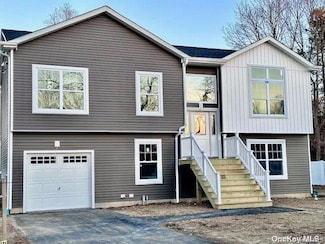 40 Saint George Dr, Shirley, NY 11967