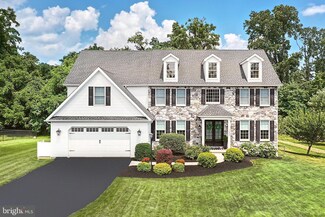1355 Winterberry Dr, York, PA 17406