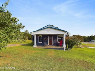 110 Rosser St, Harriman, TN 37748